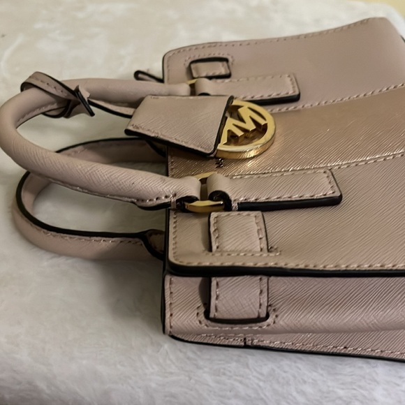 Michael Kors, small handbag, keychain, zipper pocket inside - Picture 8 of 12